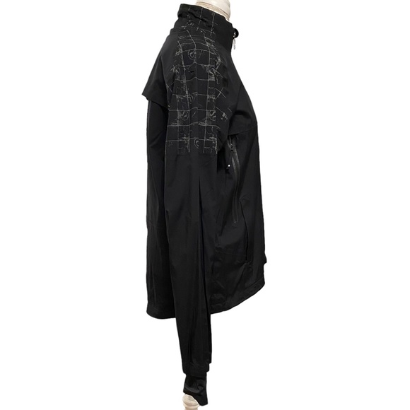 Lululemon Lightweight Water Resistant Jacket - Picture 2 of 16